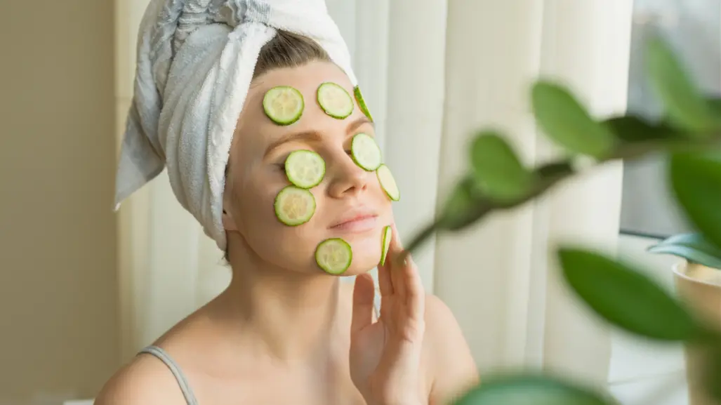 No es mascarilla, pero esta fruta te deja la piel igual de nutrida