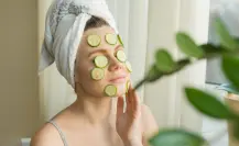 No es mascarilla, pero esta fruta te deja la piel igual de nutrida