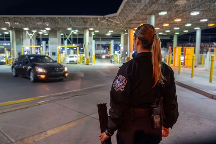 Revisión en puentes de Estados Unidos por oficiales de la CBP | Foto: FB