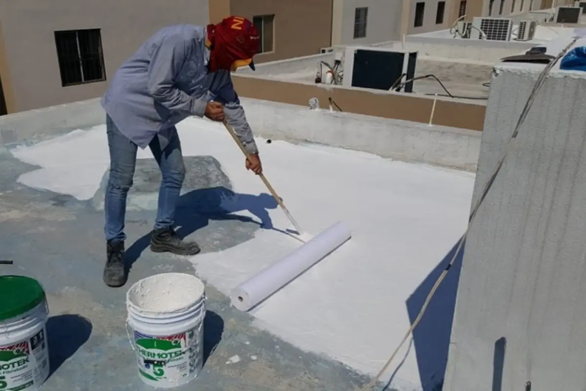 La recomendación de los expertos es impermeabilizar la vivienda para disminuir la temperatura en el interior de la casa, no solo para prevenir las goteras. Foto: FB Impermeabilizaciones Design.
