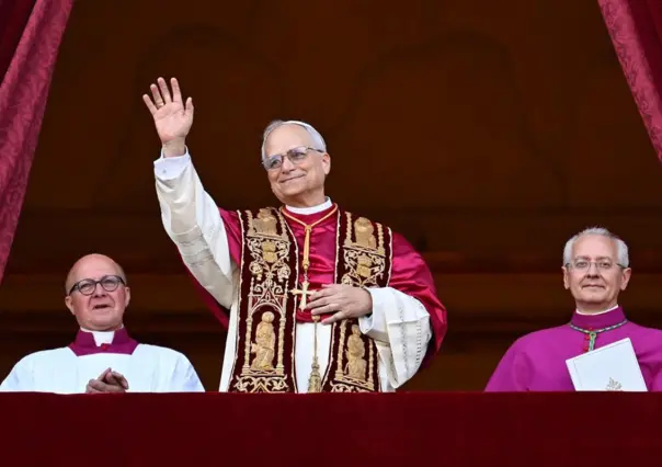 El Vaticano presenta el escudo y lema oficial del Papa León XIV