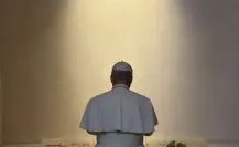 El Papa León XIV visita la tumba de Francisco