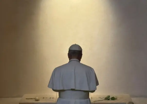 El Papa León XIV visita la tumba de Francisco