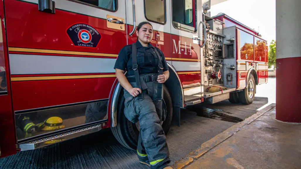 Galería | Mamá bombero es guardiana del hogar y de La Paz: ¡Feliz Día de las Madres!