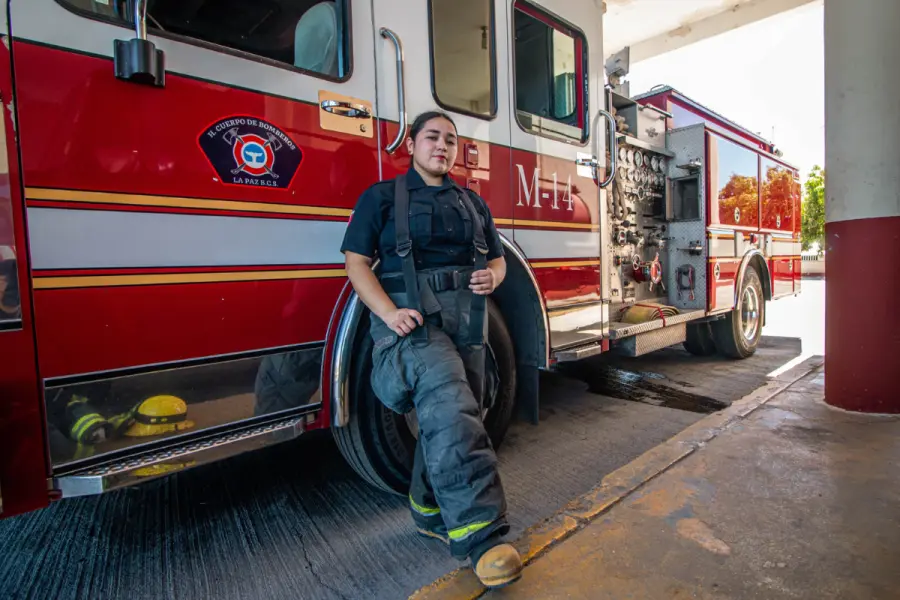 Galería | Mamá bombero es guardiana del hogar y de La Paz: ¡Feliz Día de las Madres!