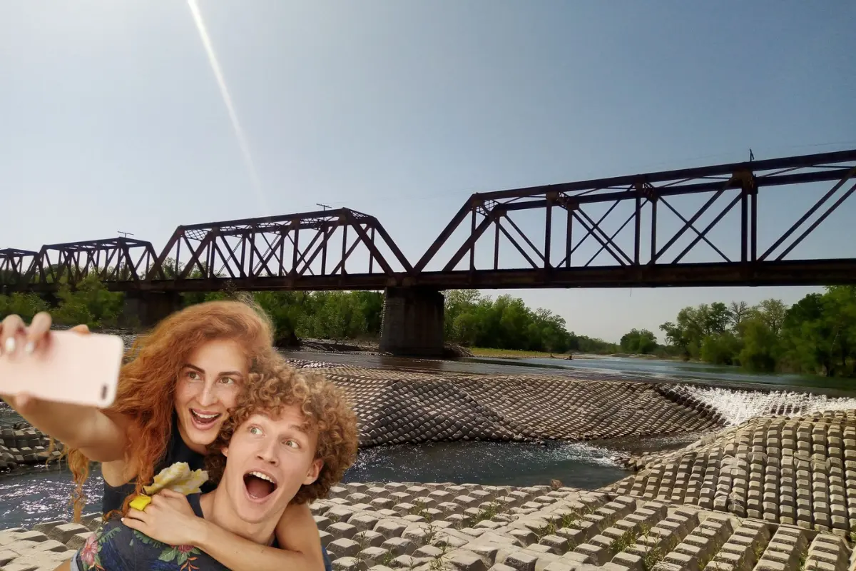 Su presa de enrocado y el puente ferroviario hace de este río toda una espectacular belleza | Foto: Perla Herrera