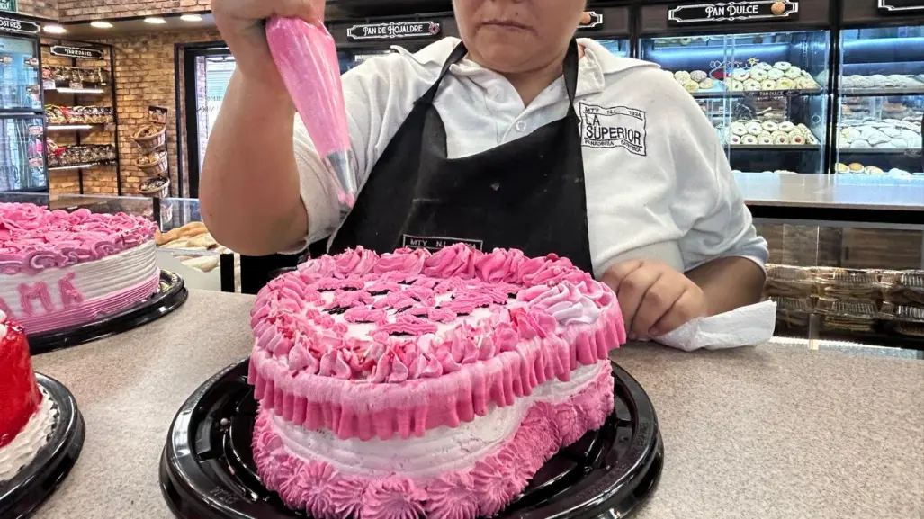 Pastelerías se preparan para el regalo más dulce para el Día las Madres