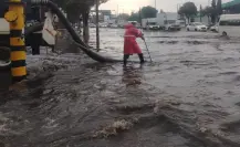 Lluvias desbordan las calles y complican la movilidad en el Edomex