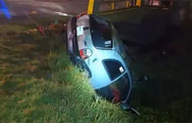 Pierden el control y caen a un canal tras conducir bajo los efectos del alcohol en San Mateo Atenco