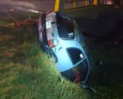 Pierden el control y caen a un canal tras conducir bajo los efectos del alcohol en San Mateo Atenco