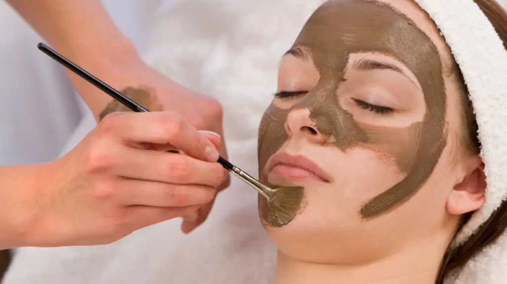 5 Mascarillas faciales que combaten la grasa y mejoran tu piel en minutos