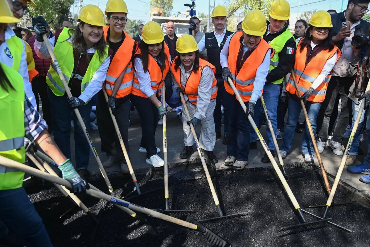 Jefa de Gobierno y alcaldes de CDMX. www.obras.cdmx.gob.mx | Canva