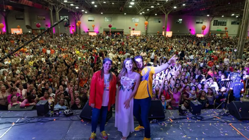 Samuel García celebra a lo grande el Día de las Madres con "Amar a Mamá" en Nuevo León