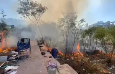 Se incendia zona del río Santa Catarina a la altura de Félix U Gómez en Monterrey