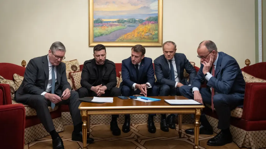 VIDEO l Macron y Merz protagonizan momento incómodo en tren rumbo a Kiev