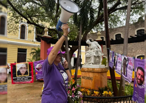 Mujeres exhiben a deudores alimentarios en tendedero en pleno Día de las Madres en Mérida