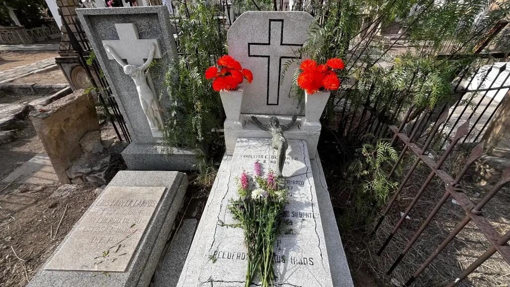 Duranguenses conmemoran el Día de la Madre desde el Panteón de Oriente 