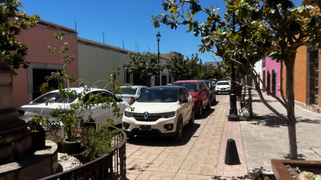 Corredor Analco es usado como un estacionamiento público