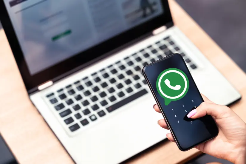 Con un simple truco, puedes vaciar la papelera de WhatsApp y recuperar espacio sin borrar tus mensajes. Foto: Canva