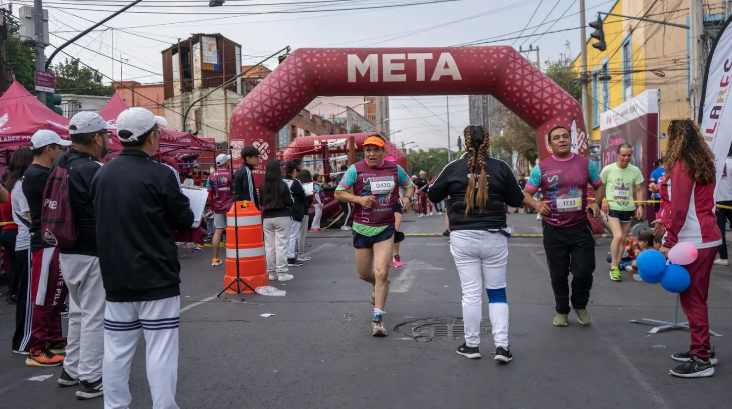 Participantes de la edición pasada de la Carrera de las UTOPÍAS en CDMX. Foto: X (@CdmxPilares)