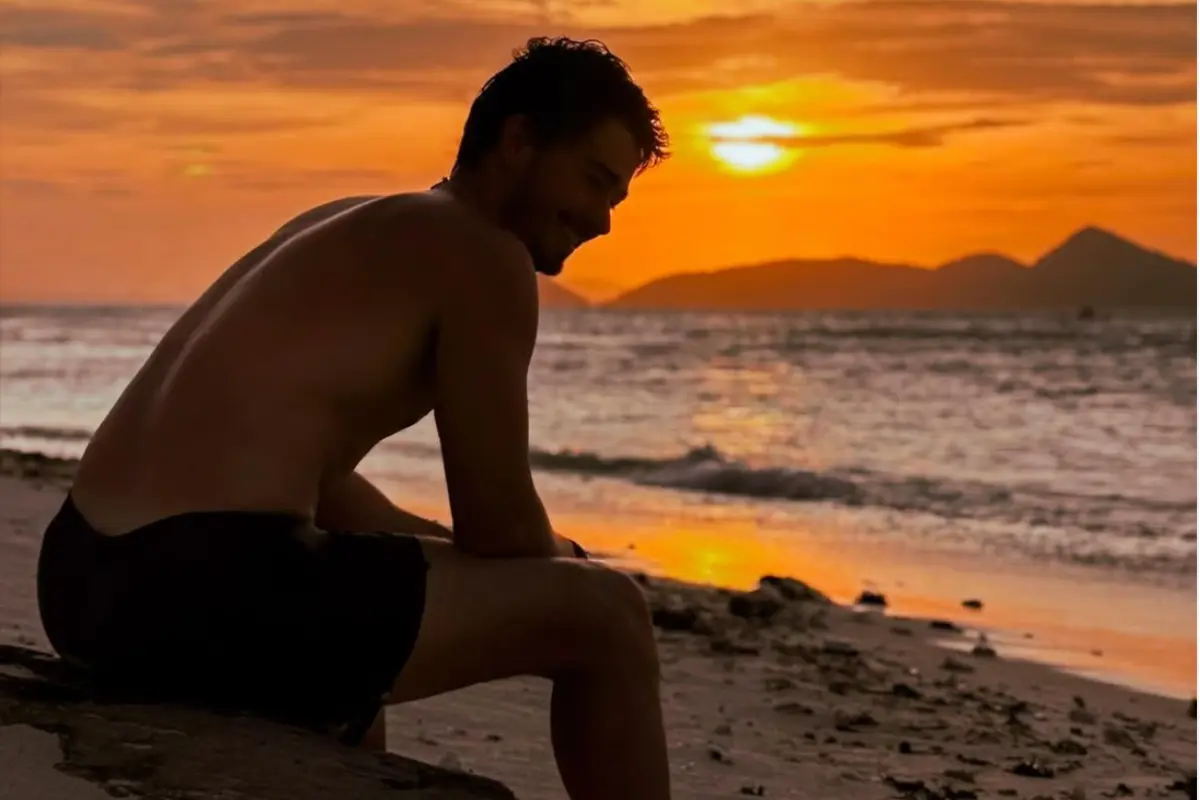 Manuel Masalva despierta del coma tras una grave infección en Dubái (Foto: IG @arnel.gallo, @manuelmasalva / Canva)