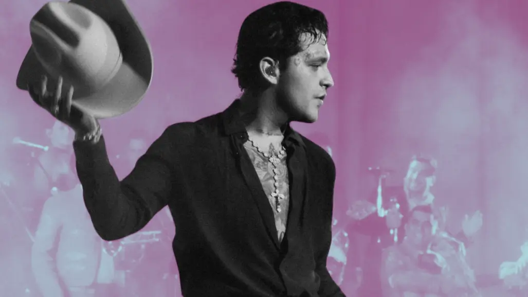 Christian Nodal regaña a un fan por intentar quitarle el sombrero durante su presentación en el Palenque de Hermosillo