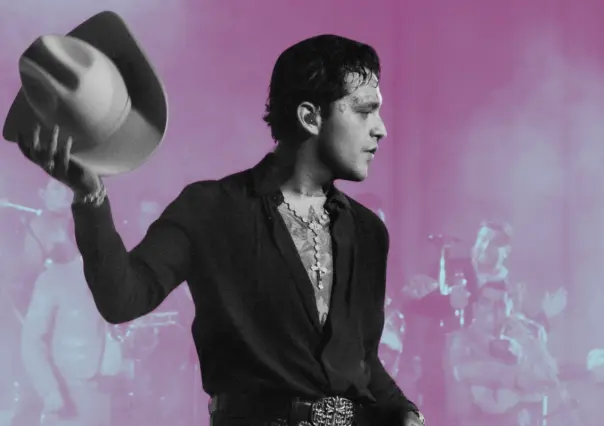 Christian Nodal regaña a un fan por intentar quitarle el sombrero durante su presentación en el Palenque de Hermosillo