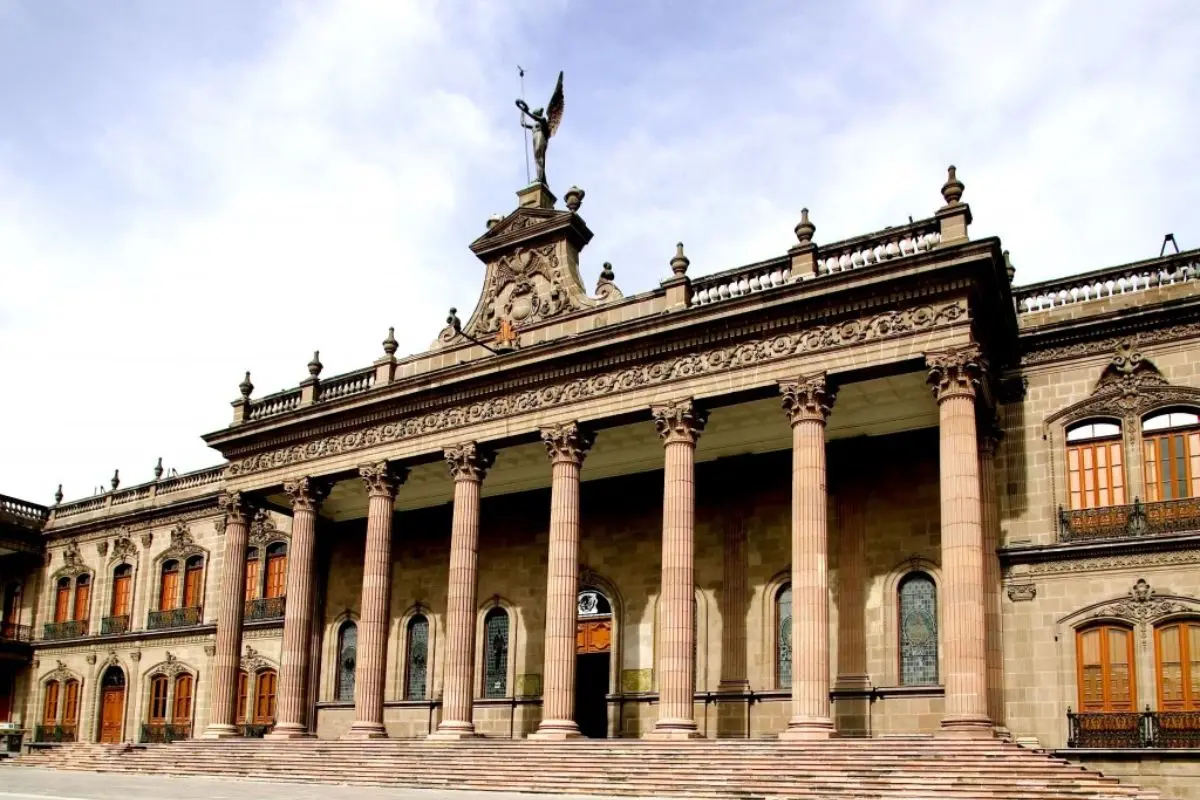 Exhortaron a la población a mantener la calma y estar atentos a la información oficial. Foto: 3 museos