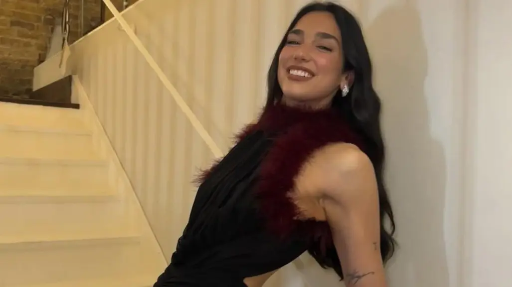 Dua Lipa sorprende cantando éxito de Enrique Iglesias durante concierto