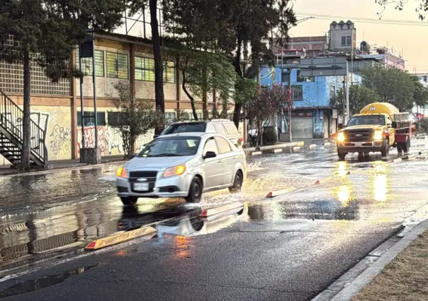 Se registran al menos cinco fugas de agua en CDMX; autoridades trabajan en su reparación