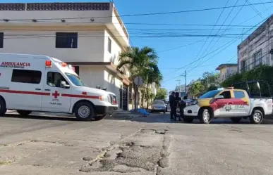 Hombre se desvanece en la vía pública al perder la vida en Tampico