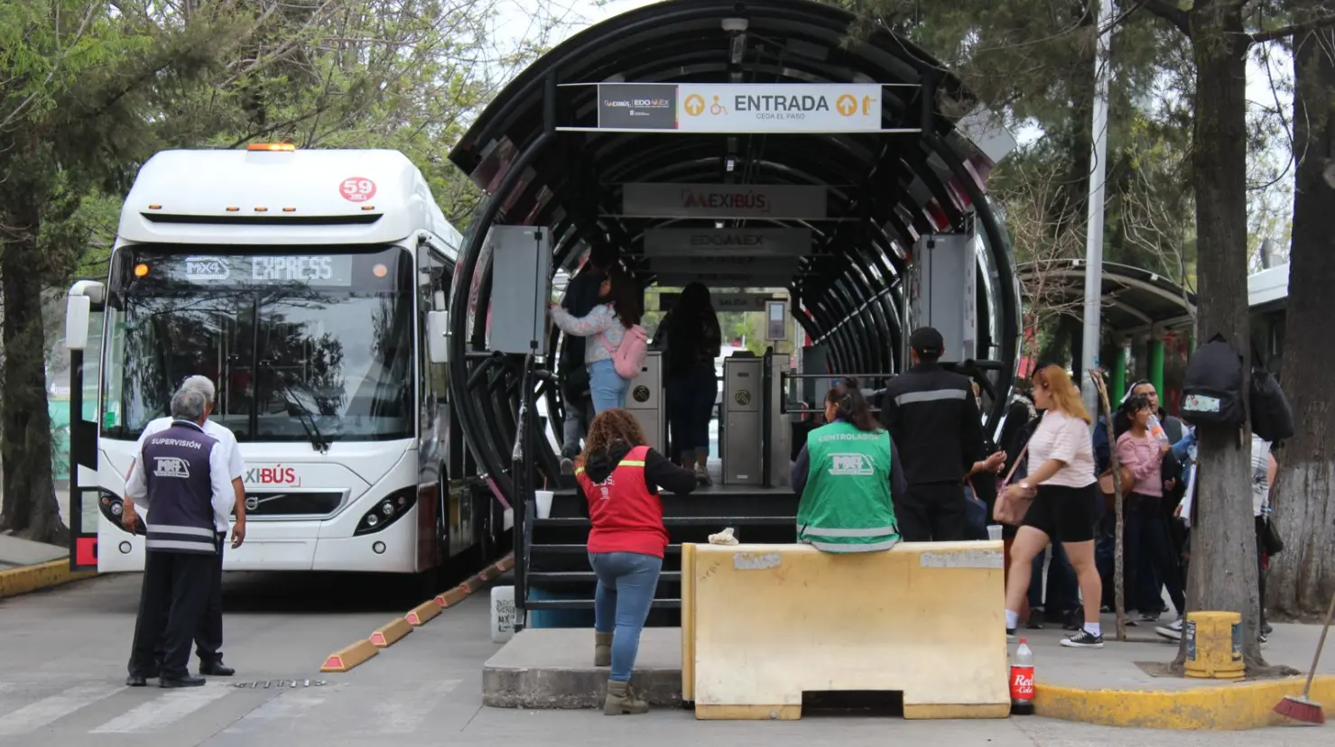 La propuesta busca otorgar transporte público gratuito a personas vulnerables del Estado de México. Imagen: GEM