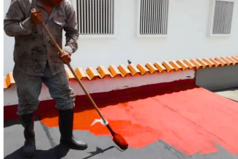 Si tu techo tiene grietas, sigue estas instrucciones para repararlo y mantenerlo impermeable. Foto: Canva