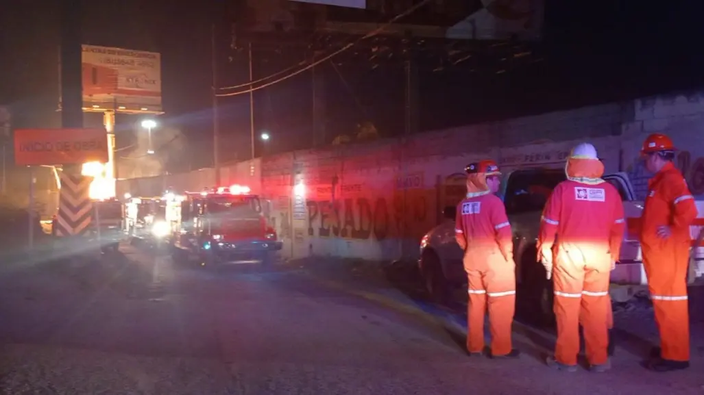 VIDEO | Incendio en ducto de Guadalupe pone en alerta a rescatistas y vecinos