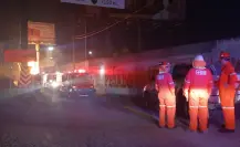 VIDEO | Incendio en ducto de Guadalupe pone en alerta a rescatistas y vecinos