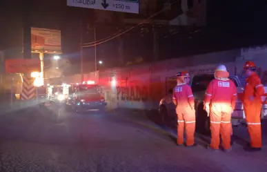 VIDEO | Incendio en ducto de Guadalupe pone en alerta a rescatistas y vecinos