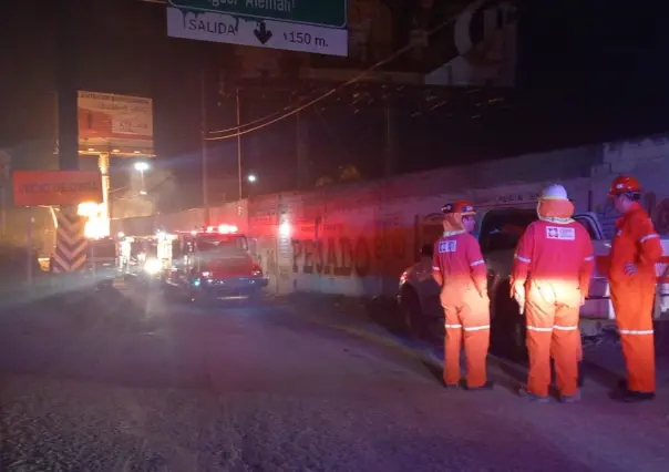 VIDEO | Incendio en ducto de Guadalupe pone en alerta a rescatistas y vecinos