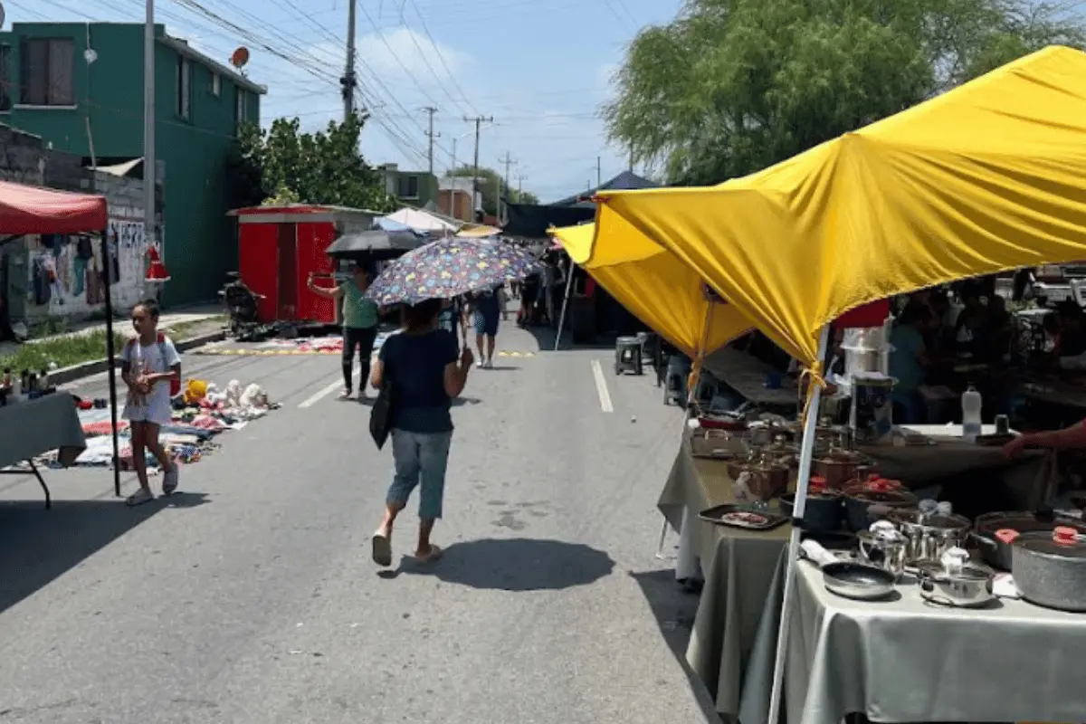 Este tianguis se instala en tres días clave: martes, sábado y domingo por la mañana. Foto: Canva.
