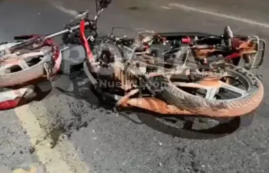 VIDEO | Motociclista sufre heridas graves tras ser atropellado en Apodaca