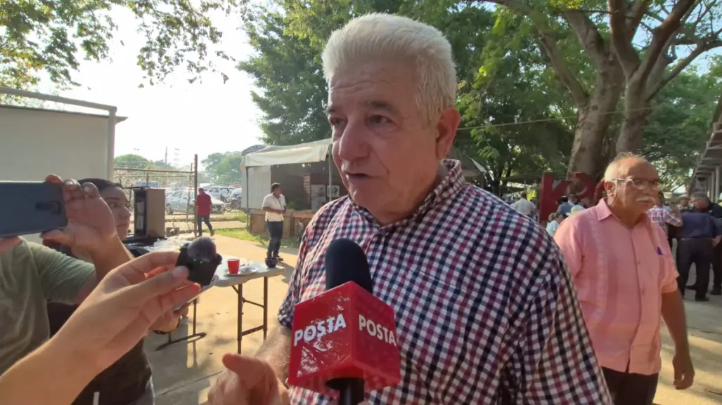 Estudiantes llaman buitre a hermano de AMLO en Tabasco