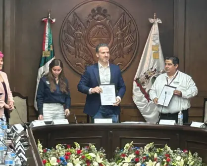 Adrián de la Garza firma convenio con 40 instituciones educativas para otorgar becas