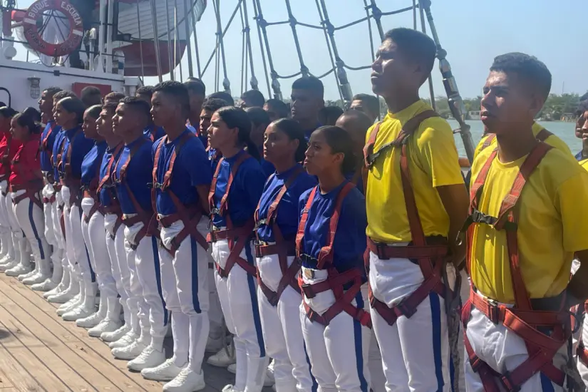 Tripulación y cadetes del buque escuela Simón Bolívar de la Armada de Venezuela. Foto: Axel Hassel