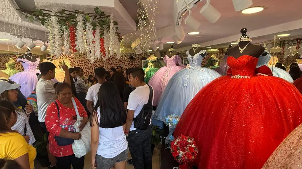 Comerciantes de la Lagunilla donan vestidos y trajes a hijos de reclusas de Santa Martha Acatitla