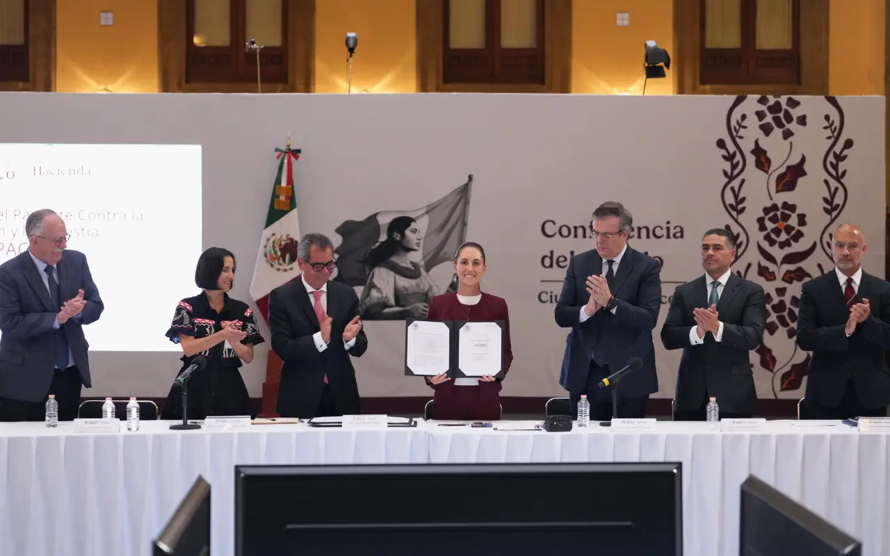 Claudia Sheinbaum en firma de PACIC. Foto: X (@Claudiashein)