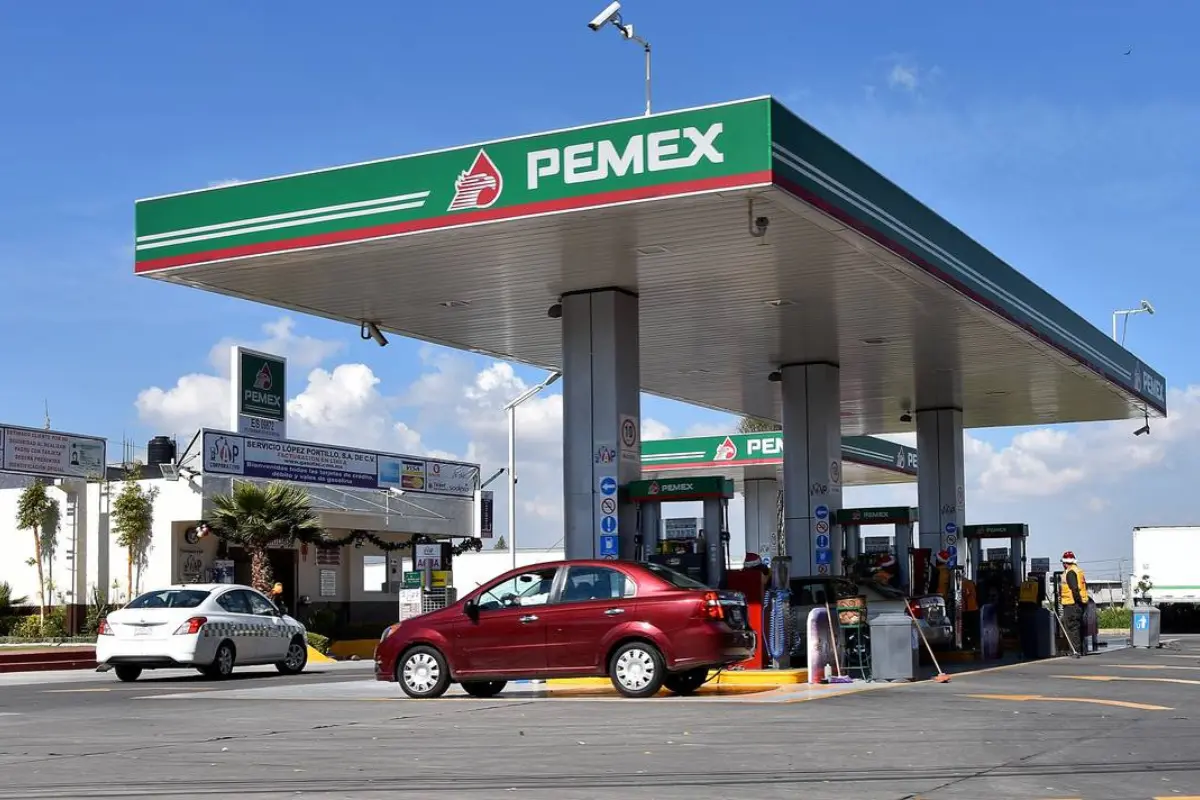 El avance de firmas privadas ha sido lento y enfrenta obstáculos como revocaciones de permisos y desinterés de los concesionarios por cambiar de marca. Foto: PEMEX