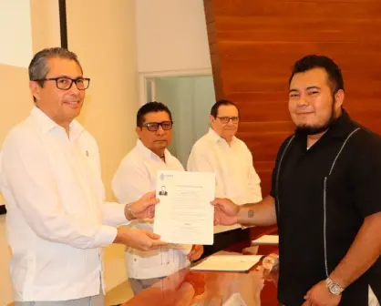 Estudiantes yucatecos logran titularse tras 44 años de terminar la licenciatura