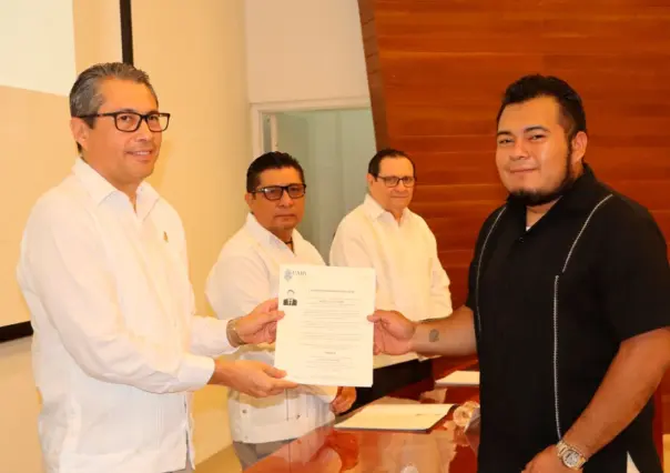 Estudiantes yucatecos logran titularse tras 44 años de terminar la licenciatura