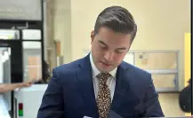 Jesús Elizondo propone prohibir cadeneros en antros y restaurantes de Nuevo León