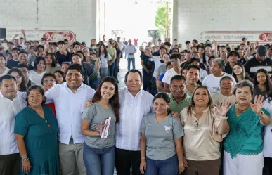 Entregan más de 18 mil becas Benito Juárez en Yucatán