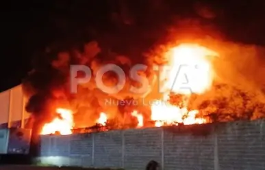 VIDEO | Incendio en empresa de Salinas Victoria moviliza a Protección Civil
